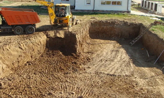 Рытье котлованов под фундамент в Калининграде – цена от 2613 руб. за м3 | 2Землекопа-Клн