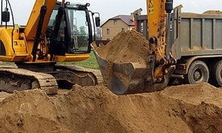 Выкопать яму экскаватором в Калининграде от 941 руб. - 2Землекопа-Клн